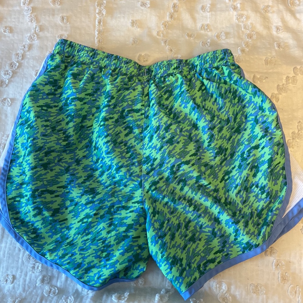 Nike Girls running shorts XL - Picture 6 of 6